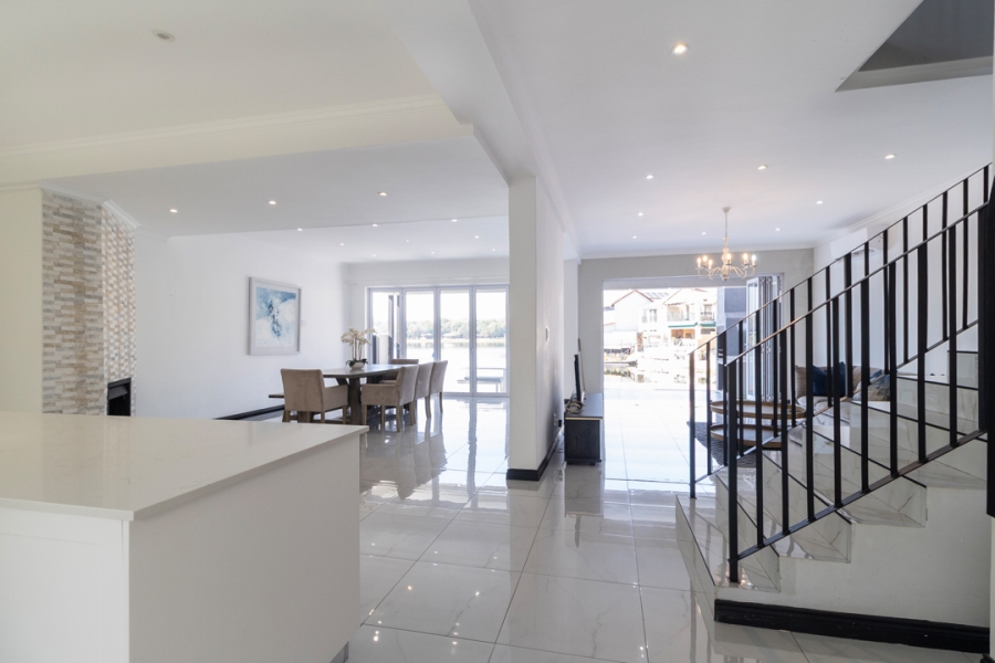 6 Bedroom Property for Sale in Eagles Landing North West